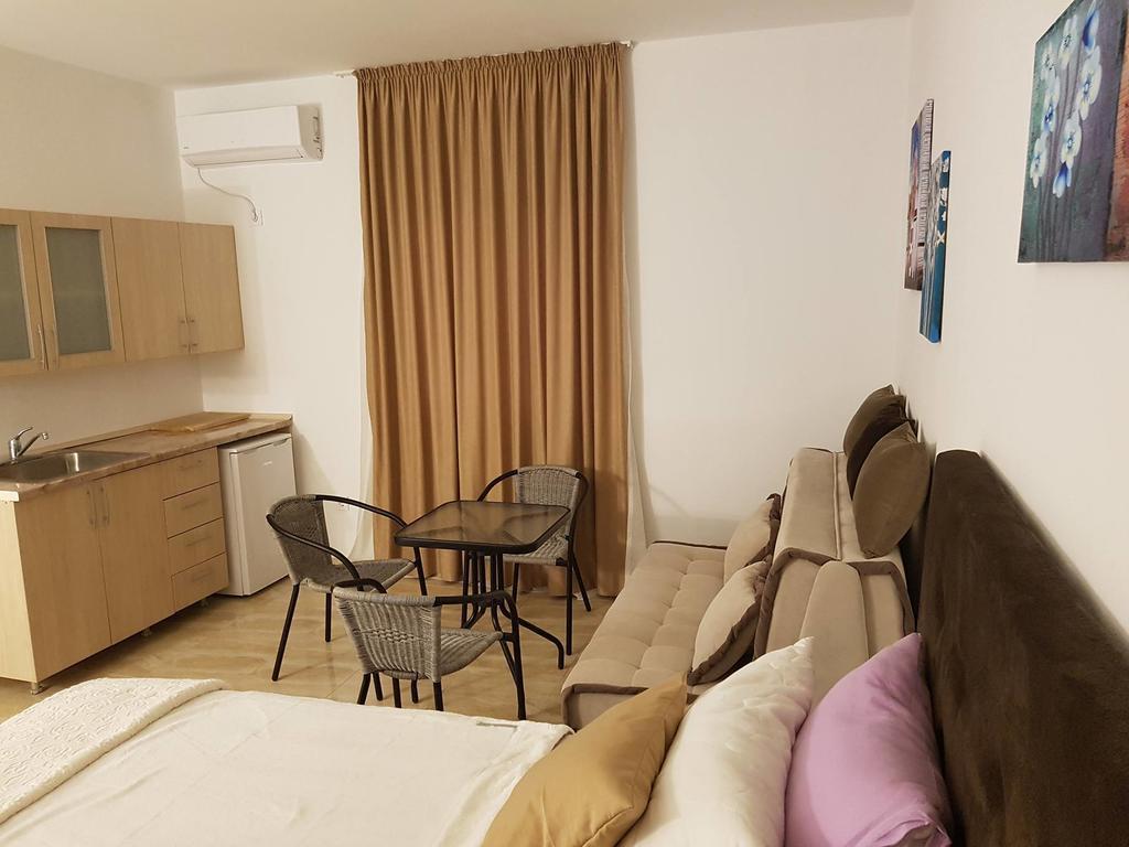 Apartments Stuart อัตเจฮะห์ ภายนอก รูปภาพ
